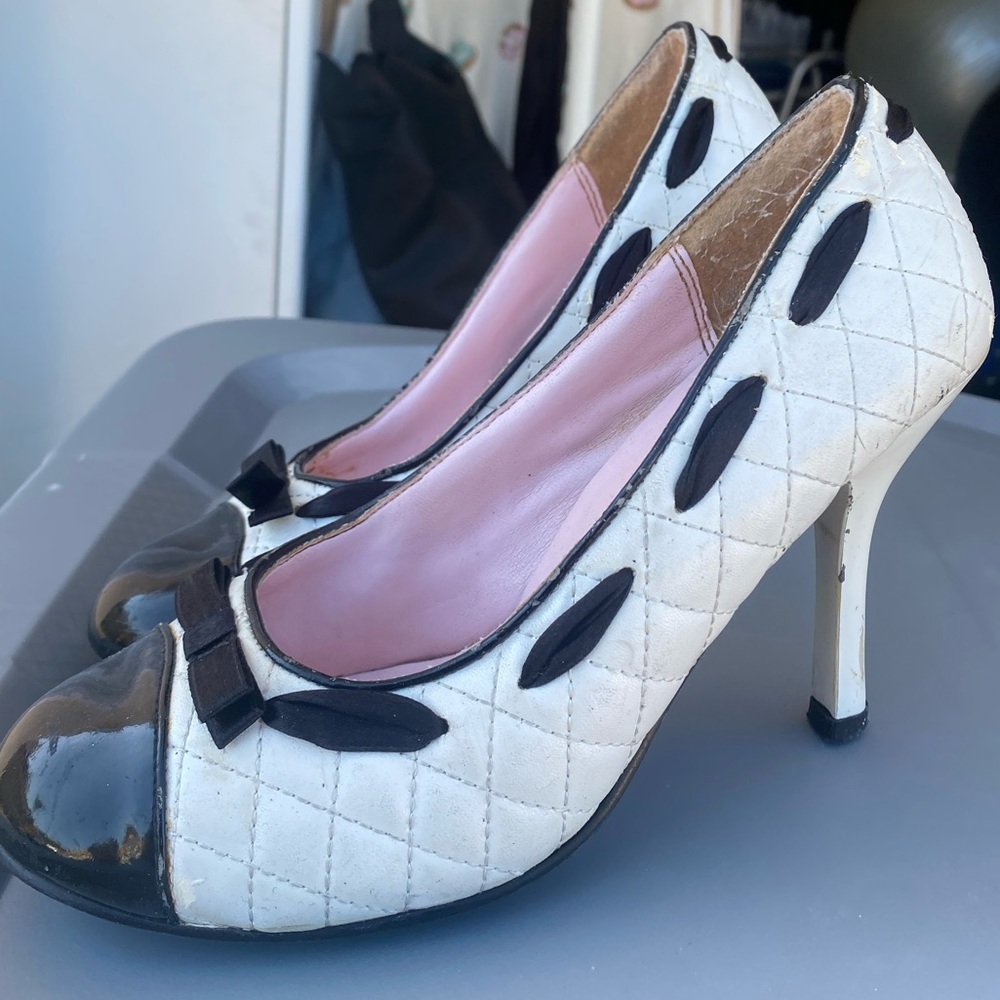 Black and white pumps size 7